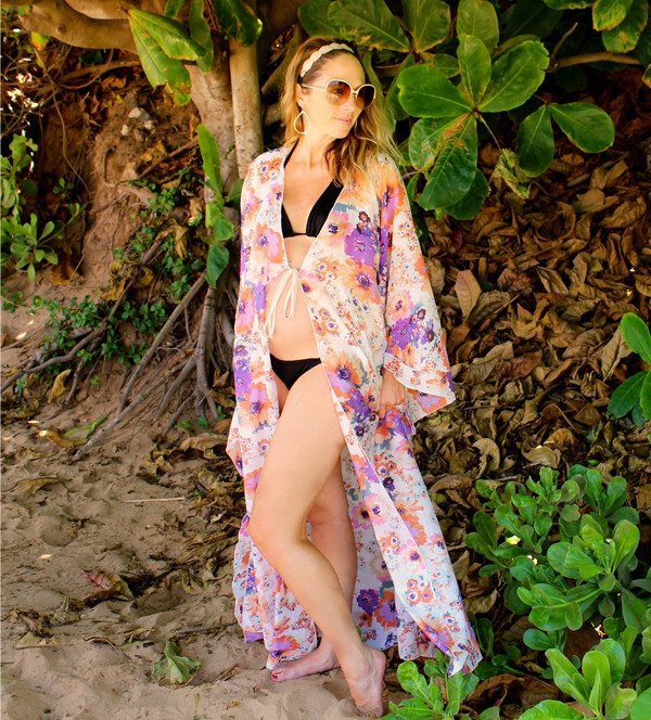 Bridget-Kimono-Long--Floral_lifestyle2